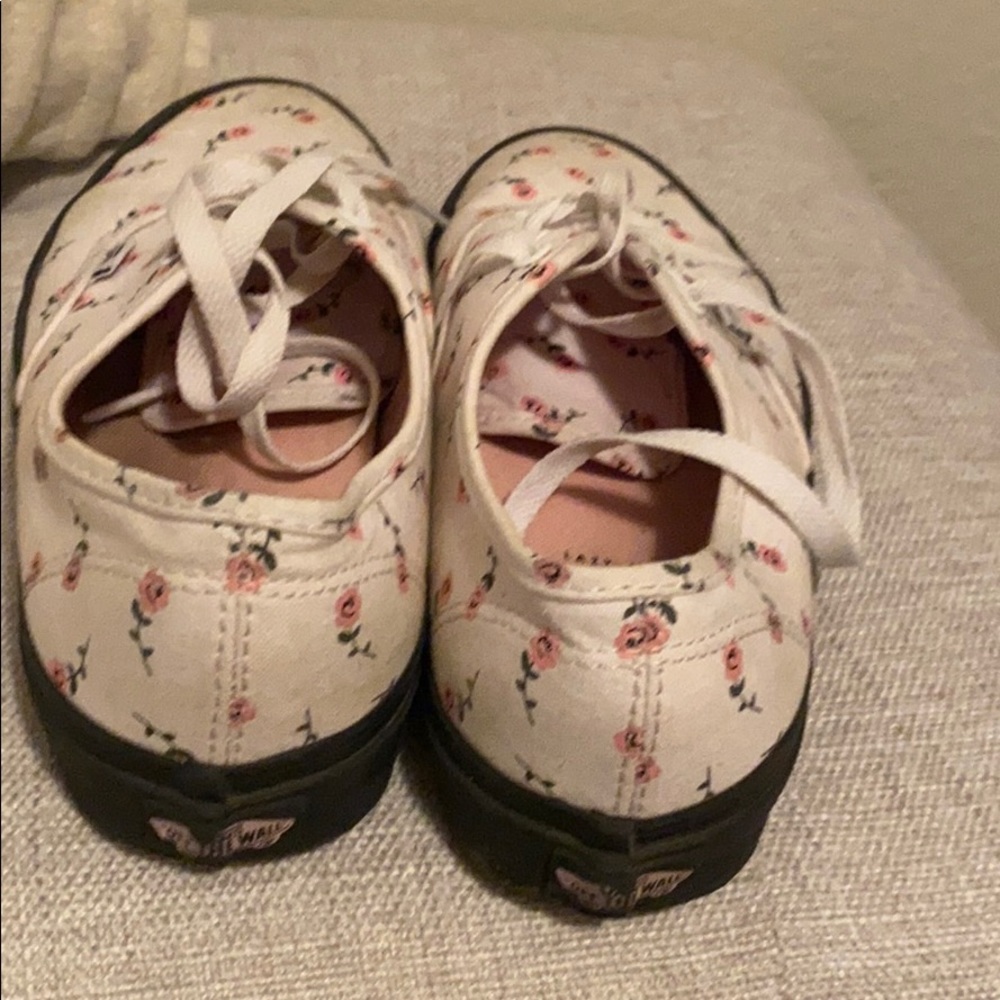 Vans - Picture 3 of 3